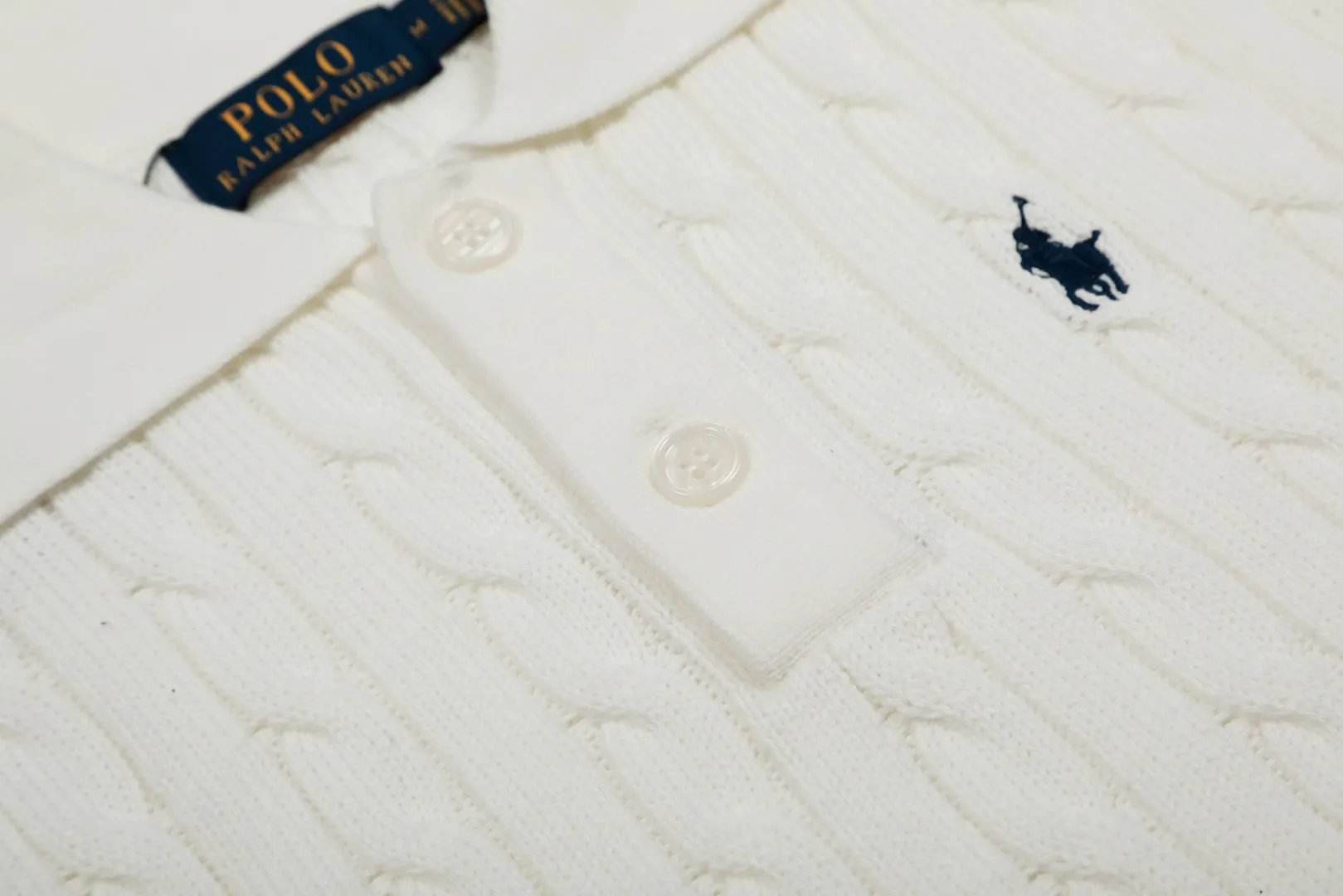 P166 💰 "Top quality" Style number: DS023# (not off the shelves all year round) [Ralph Lauren POLO lapel solid color pony embroidered logo knitted vest short sleeves] ✅Ralph Lauren Ralph Lauren classic basic versatile all-season cardigan knitted POLO vest vest short sleeves ✅Main supplier platform live broadcast Wholesale entity Replacement when out of stock Not off the shelf ✅ZP quality 1:1 version Scan the code to enter the GF website Counter quality ✅Details and quality are the only one in Guangzhou. Imported quality cotton yarn, focusing on high-end, cost-effective. Needless to say good quality. ✅Restore the original version. The maximum size can be worn up to 150 pounds. Loose, comfortable and stress-free. Olive green, denim blue, Chinese red